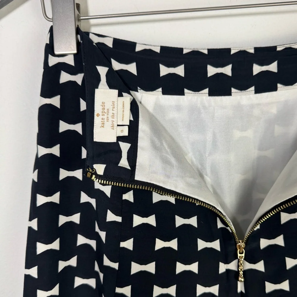 Kate Spade Bowtie Print Flirty Flare Skirt Size 0 in Black & White Silk Blend